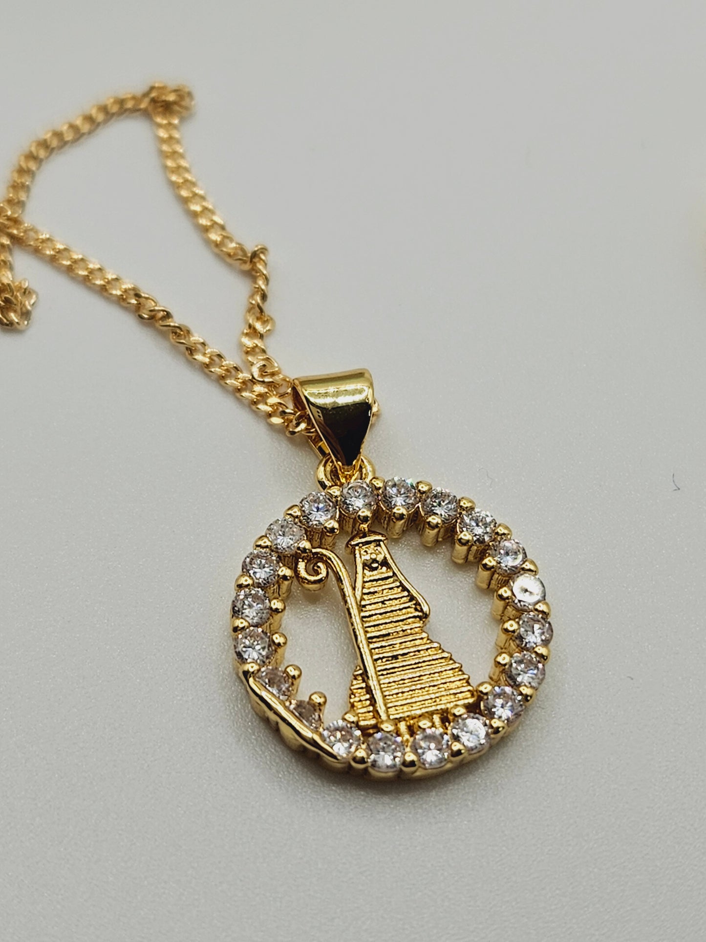 Divina Pastora desing necklace - Fui Fuiu Jewelry