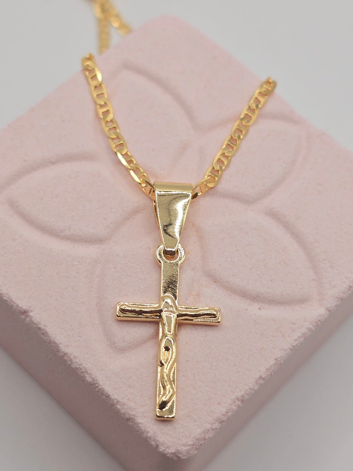 Small cross 14K laminated gold Cadena en Oro Brasilero diseno de crucifijo pequeno - Fui Fuiu Jewelry
