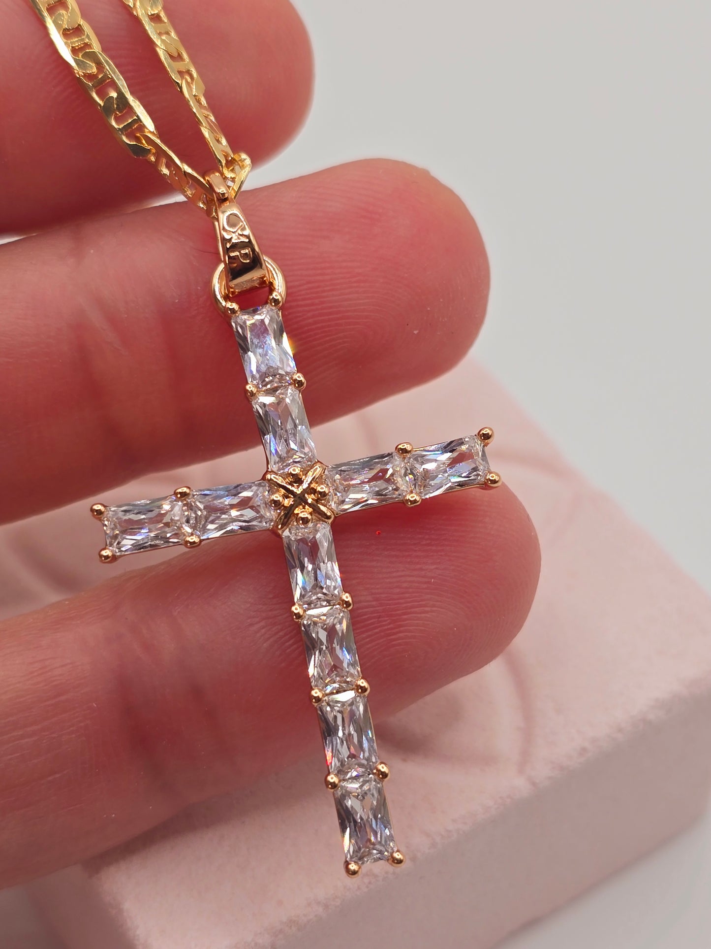 Crystal cross 14K laminated gold Cadena en Oro Brasilero diseno de cruz con cristales - Fui Fuiu Jewelry