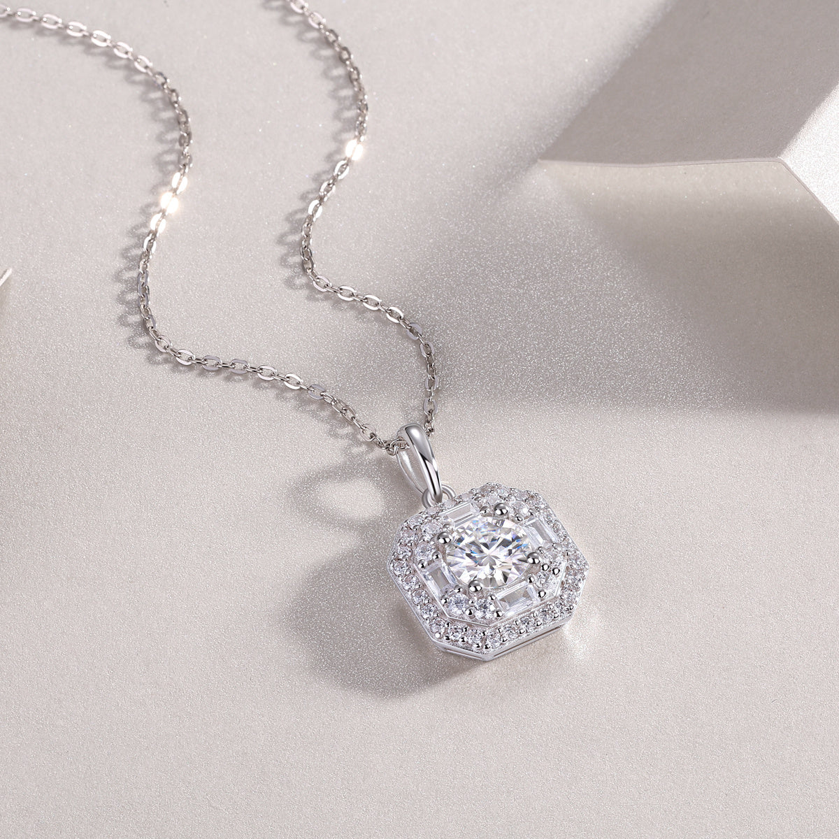 Small Square Bag - A Fashionable And Luxurious Diamond Jewelry Piece With 1-carat Moissan Diamond S925 Sterling Silver And Platinum-plated Pendant