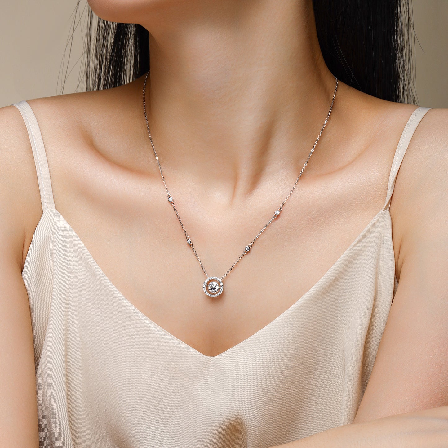 Mobius - A Fashionable And Luxurious Diamond Jewelry Piece With 1-carat Moissanite S925 Sterling Silver And Platinum-plated Pendant