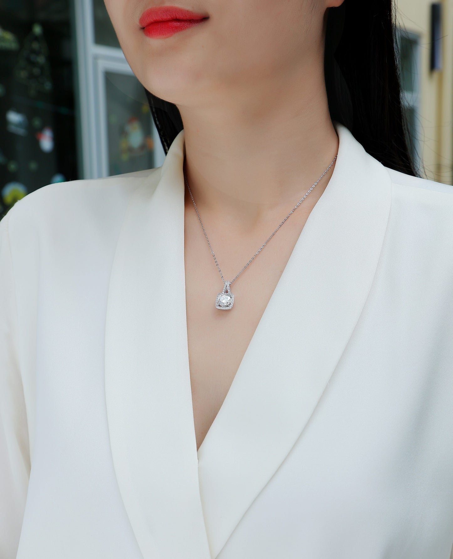 Small Square Diamond - A Fashionable And Luxurious Diamond Jewelry Piece With 2-carat Moissanite S925 Sterling Silver And Platinum-plated Pendant