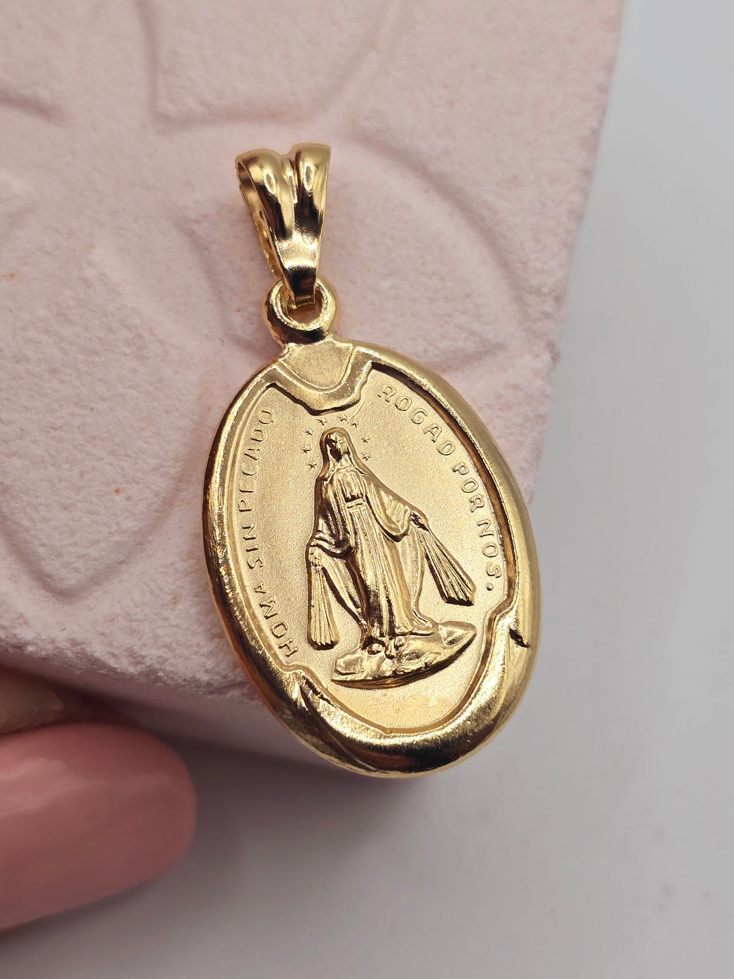 Miracles virgin pendant necklace 14K Gold Filled, cadena virgen de Gudalupe. 14K Oro Laminado - Fui Fuiu Jewelry