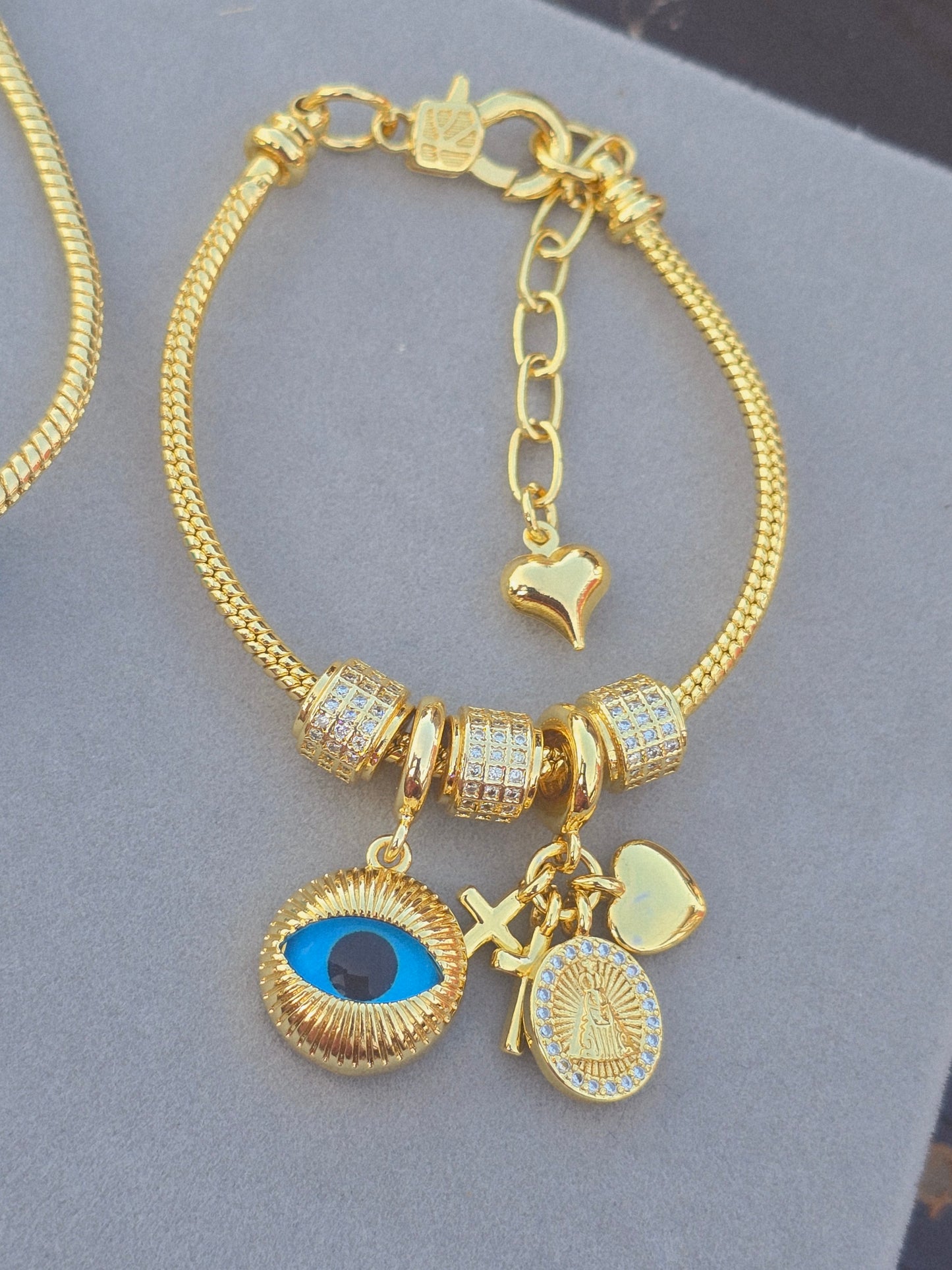 Pulsera con dijes evil eyes tuercas turca abrigas y flor evilbeyes bracelets charms flowers and bees