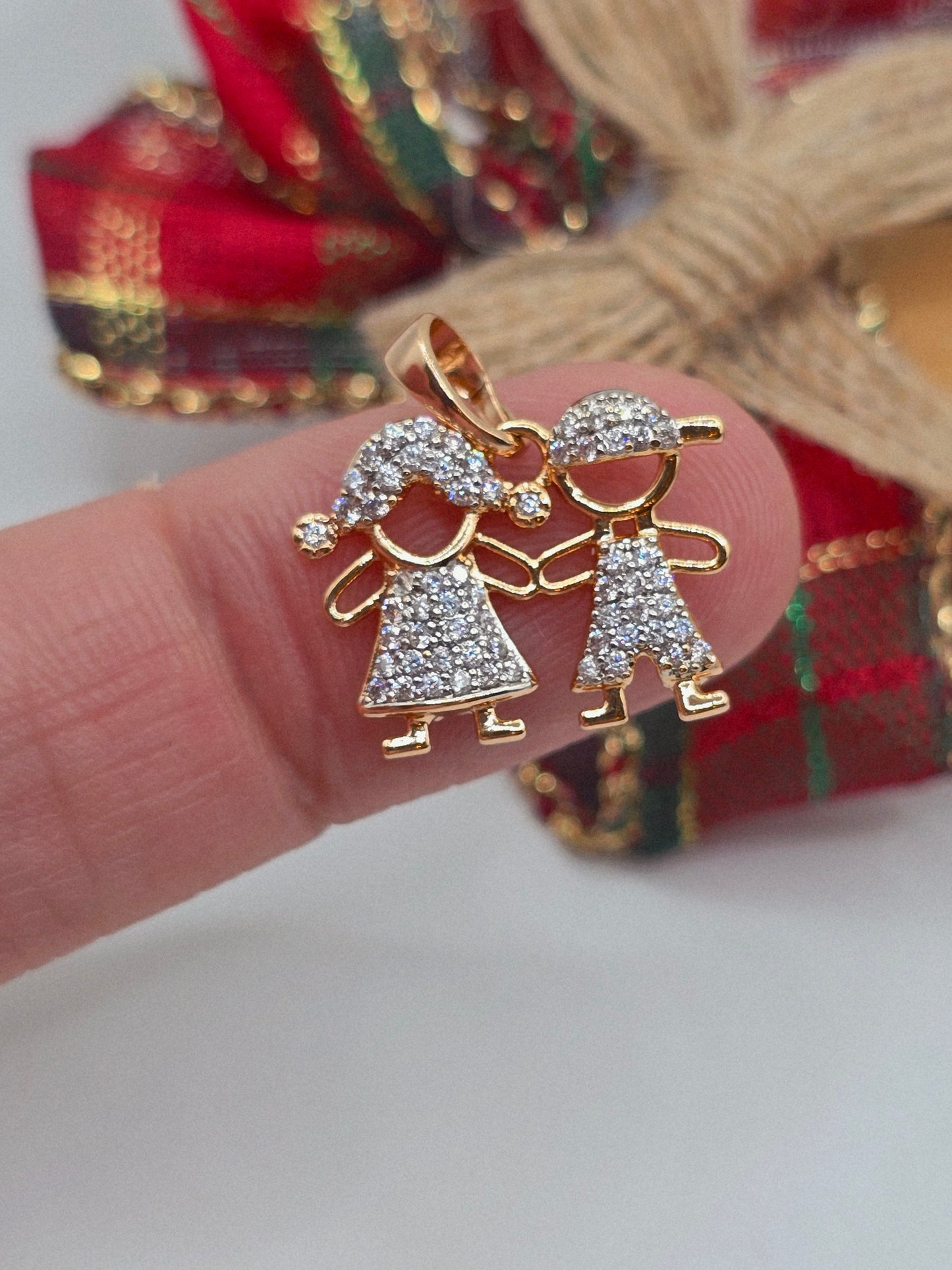 Oro Brasilero 14K Gold Filled Boy & Girl Necklace with 2mm Chain and Crystal Eyes 16Dijes de niño y niña