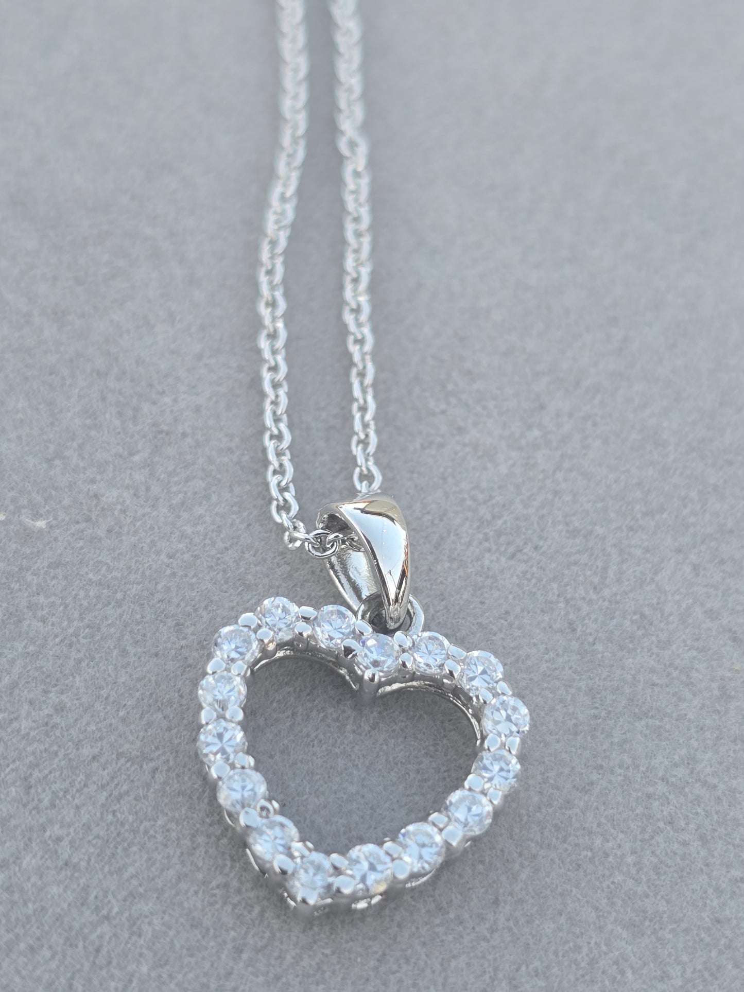Sterling Silver heart necklace, cadena con dije de corazon y brillantes en Plata 925 - Fui Fuiu Jewelry