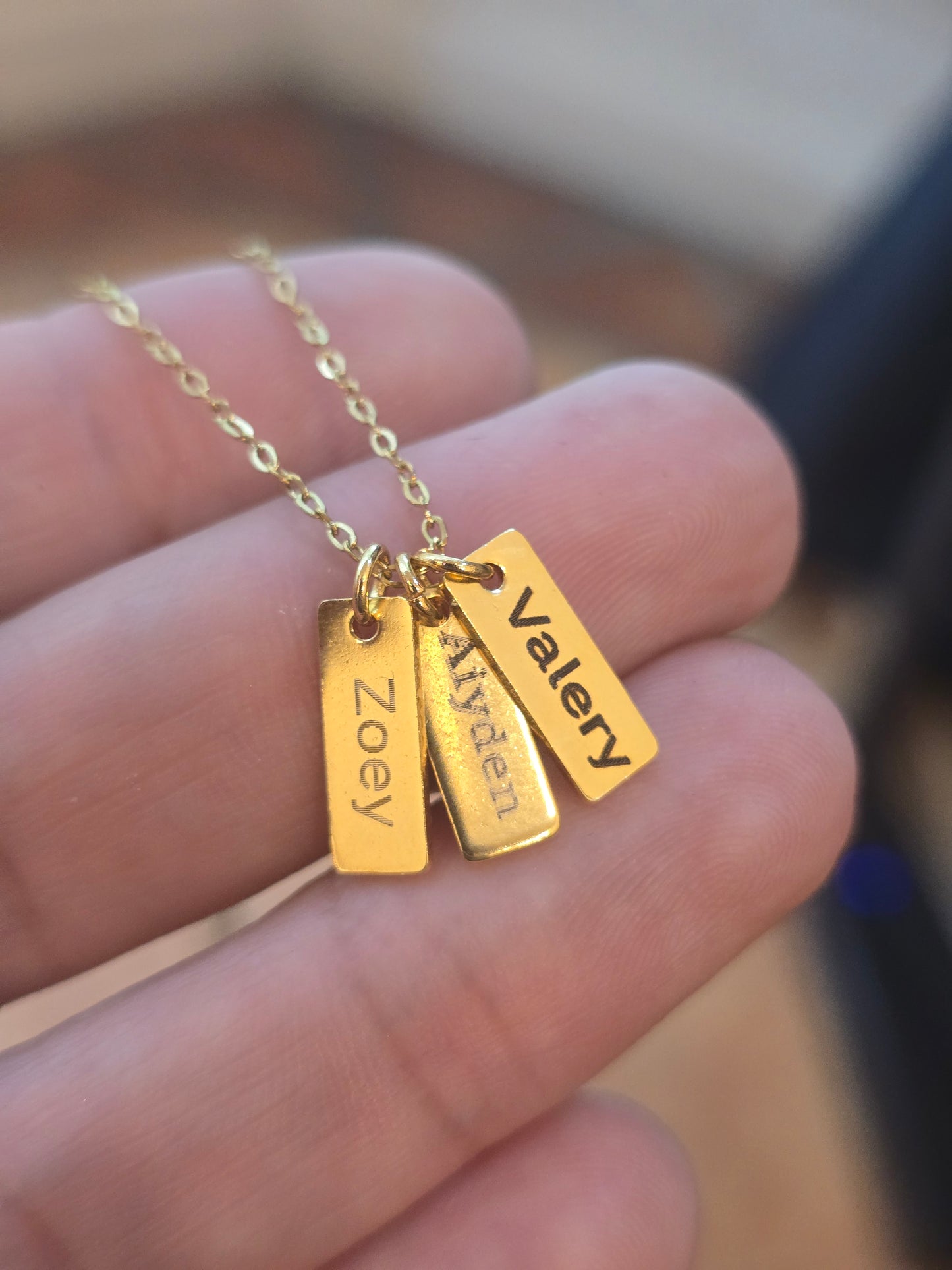Personalized Name Necklace with Custom Charms – Elegant & Unique  Cadenas con Dijes de Nombres Personalizados – Grabado Único y Elegante