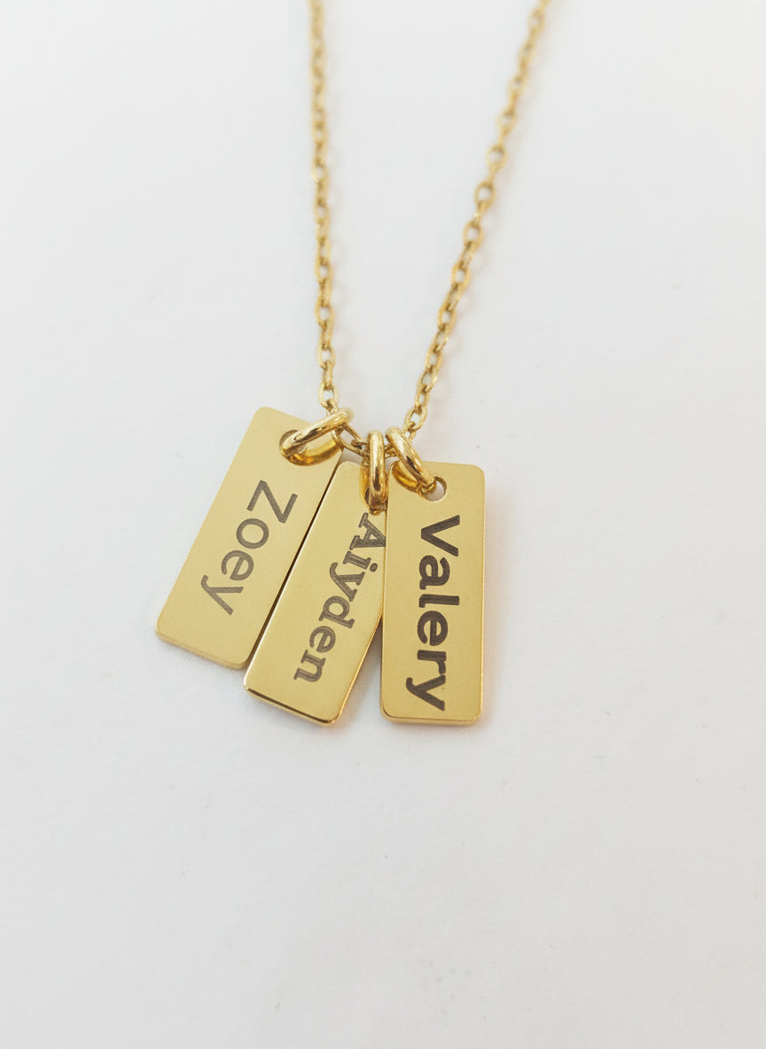 Personalized Name Necklace with Custom Charms – Elegant & Unique  Cadenas con Dijes de Nombres Personalizados – Grabado Único y Elegante