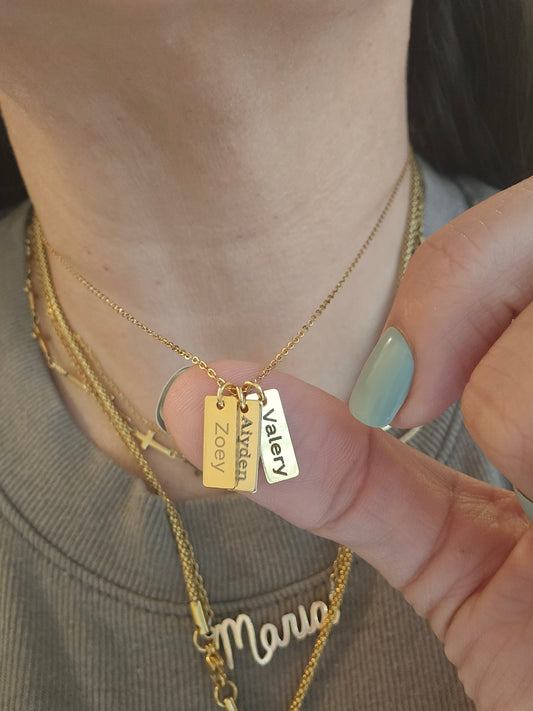 Personalized Name Necklace with Custom Charms – Elegant & Unique  Cadenas con Dijes de Nombres Personalizados – Grabado Único y Elegante