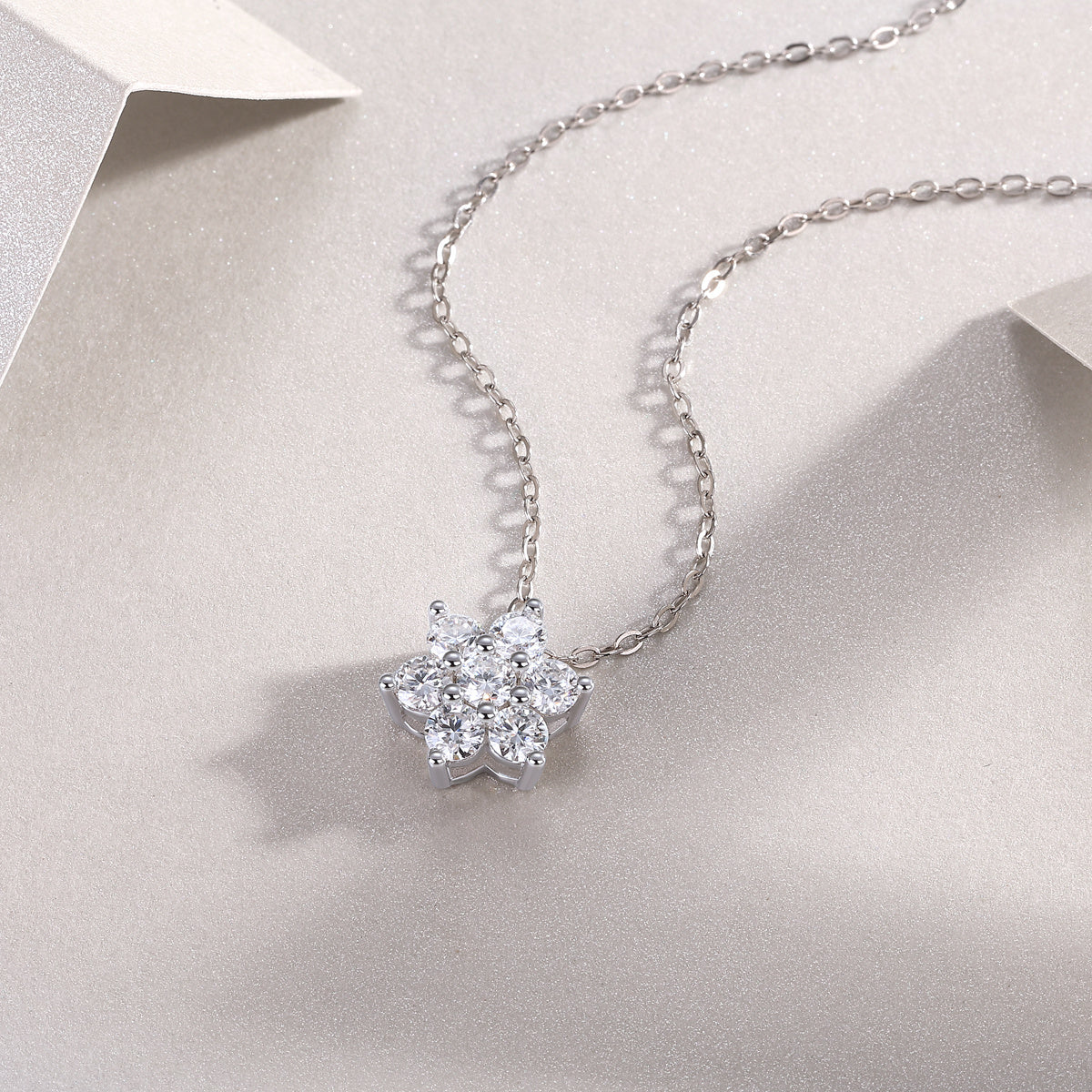Snowflakes Fluttering - A Fashionable And Luxurious Diamond Jewelry Pendant  With Moissanite S925 Sterling Silver And Platinum Plating