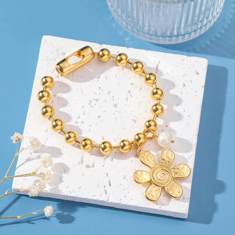 Pearl and flower bracelet