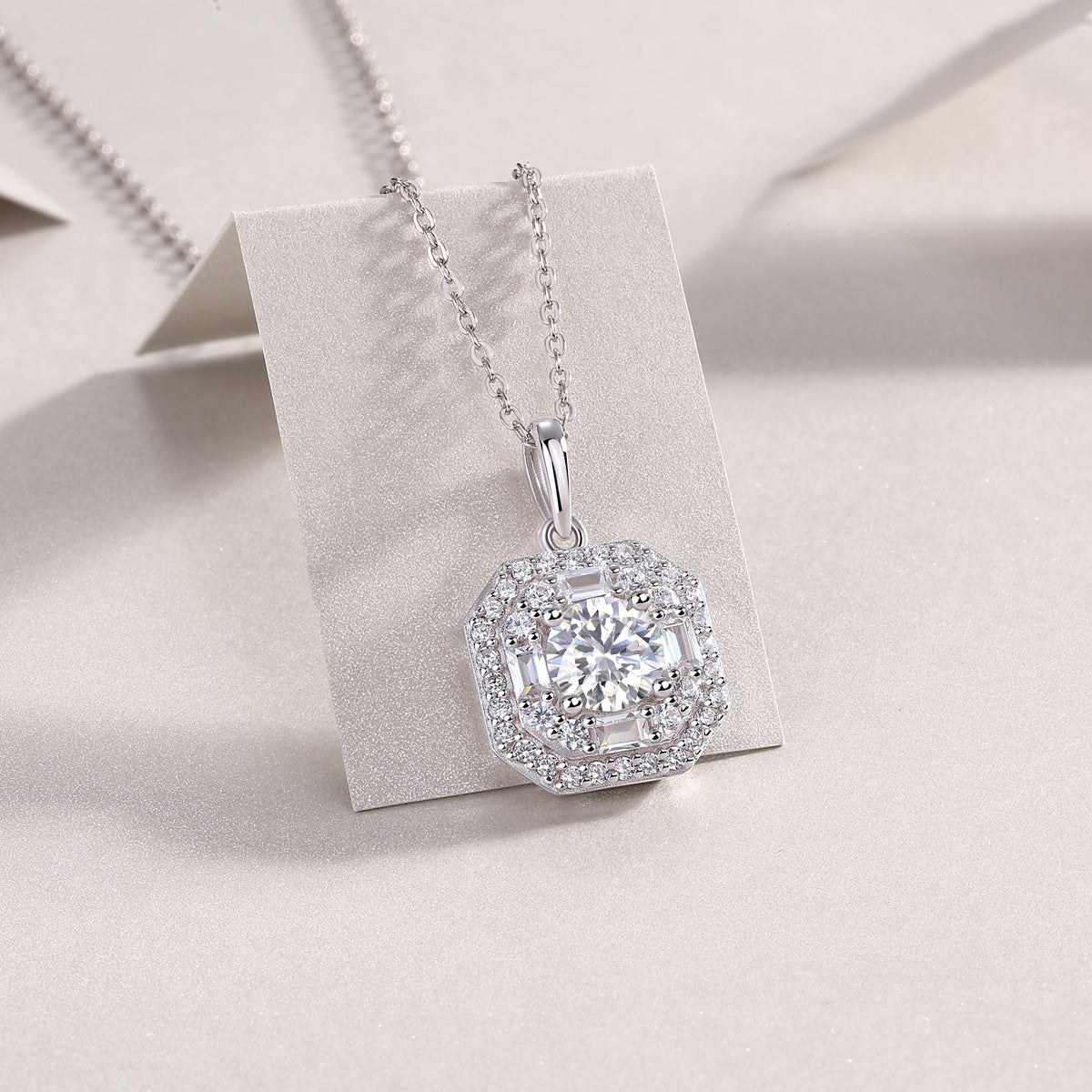 Small Square Bag - A Fashionable And Luxurious Diamond Jewelry Piece  With 1-carat Moissan Diamond S925 Sterling Silver And Platinum-plated Pendant