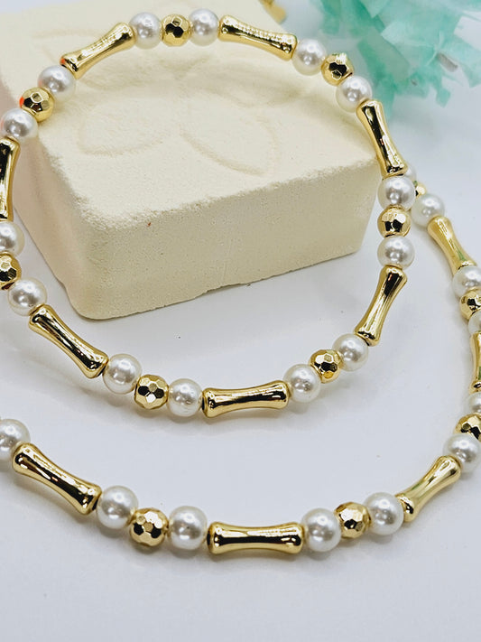 Set pearl necklace and bracelet