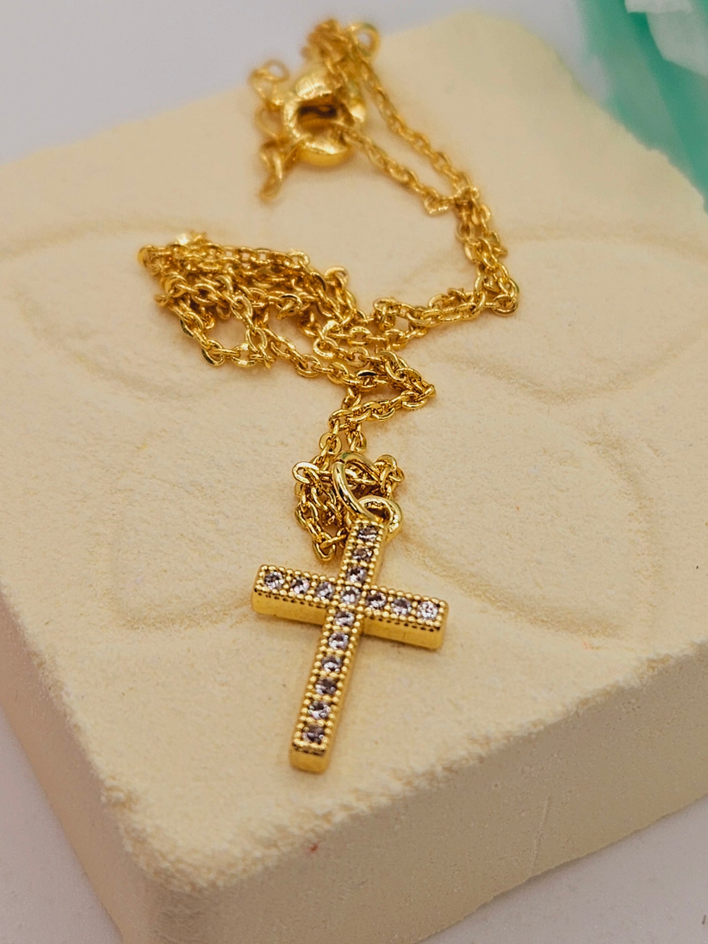 Little cross zirconia necklace