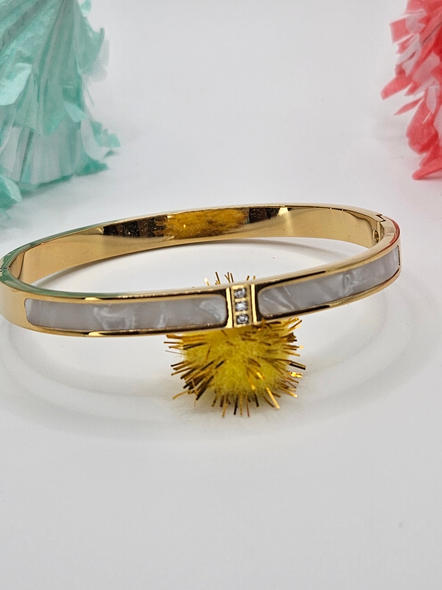 Shelled design bangle bracelet