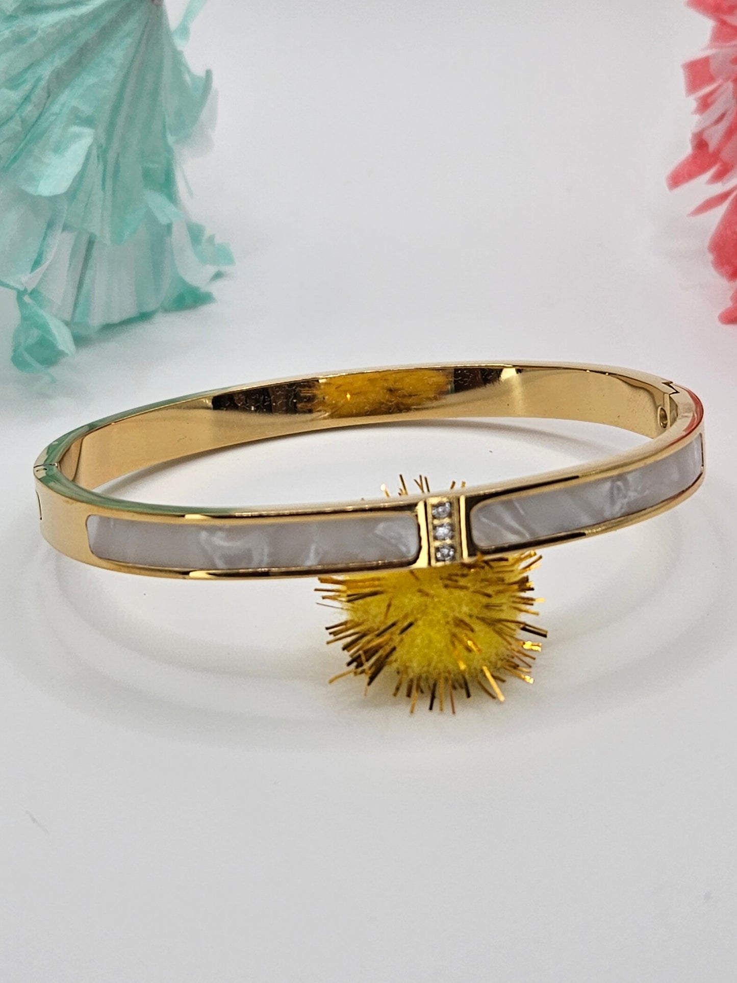 Shelled design bangle bracelet