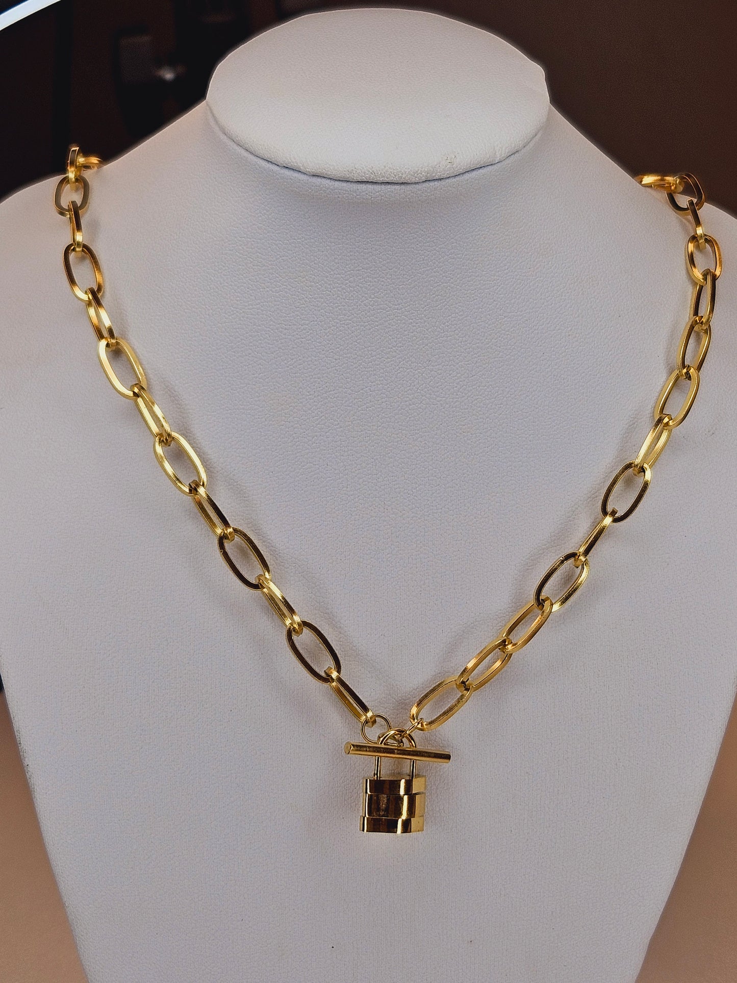 Lock gold paper clip necklace