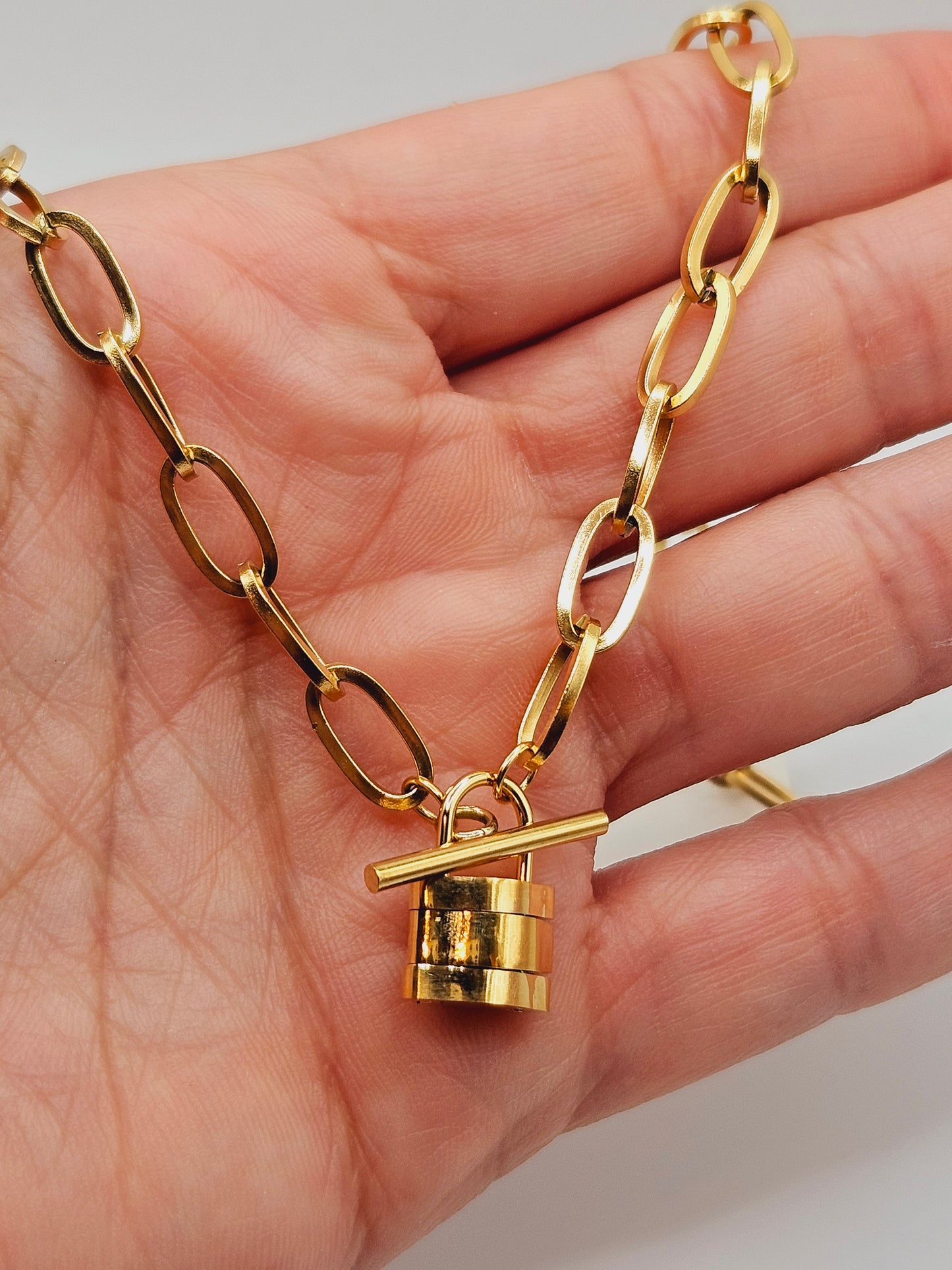 Lock gold paper clip necklace