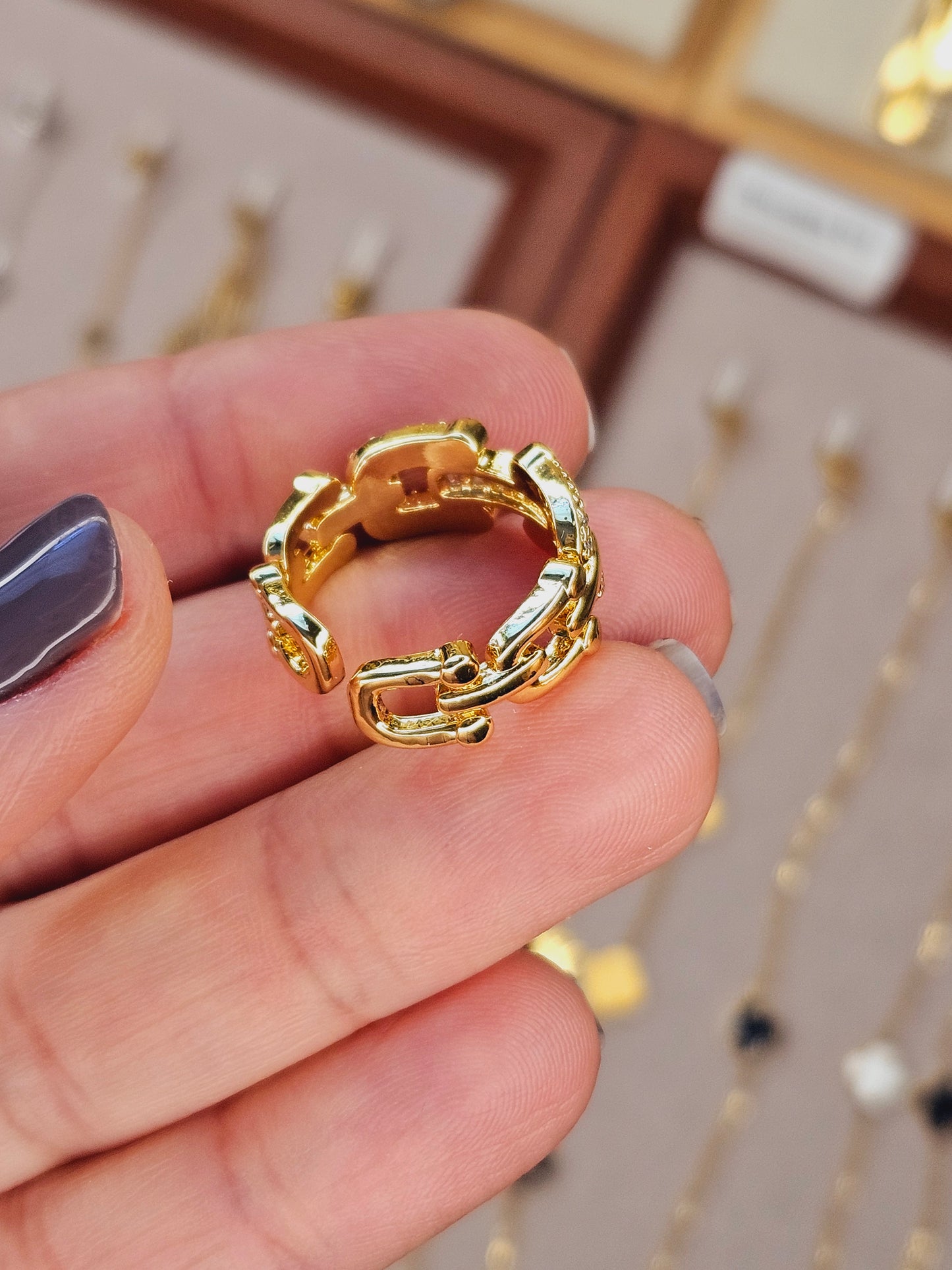 Fashion model gold ring