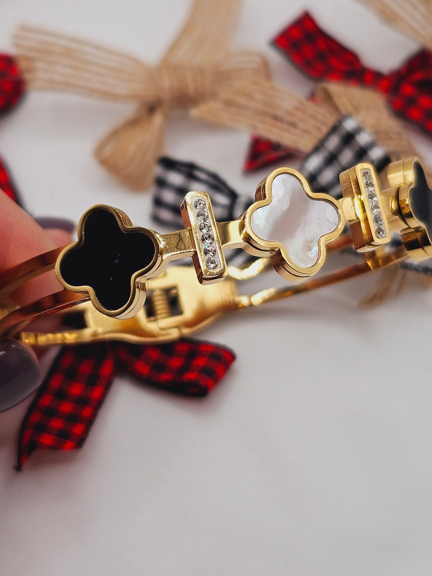 Clover black and white bangle