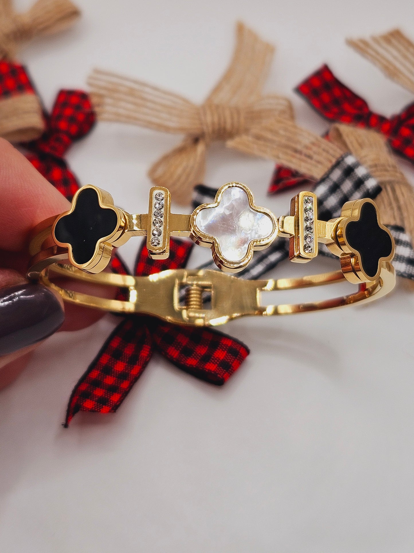 Clover black and white bangle