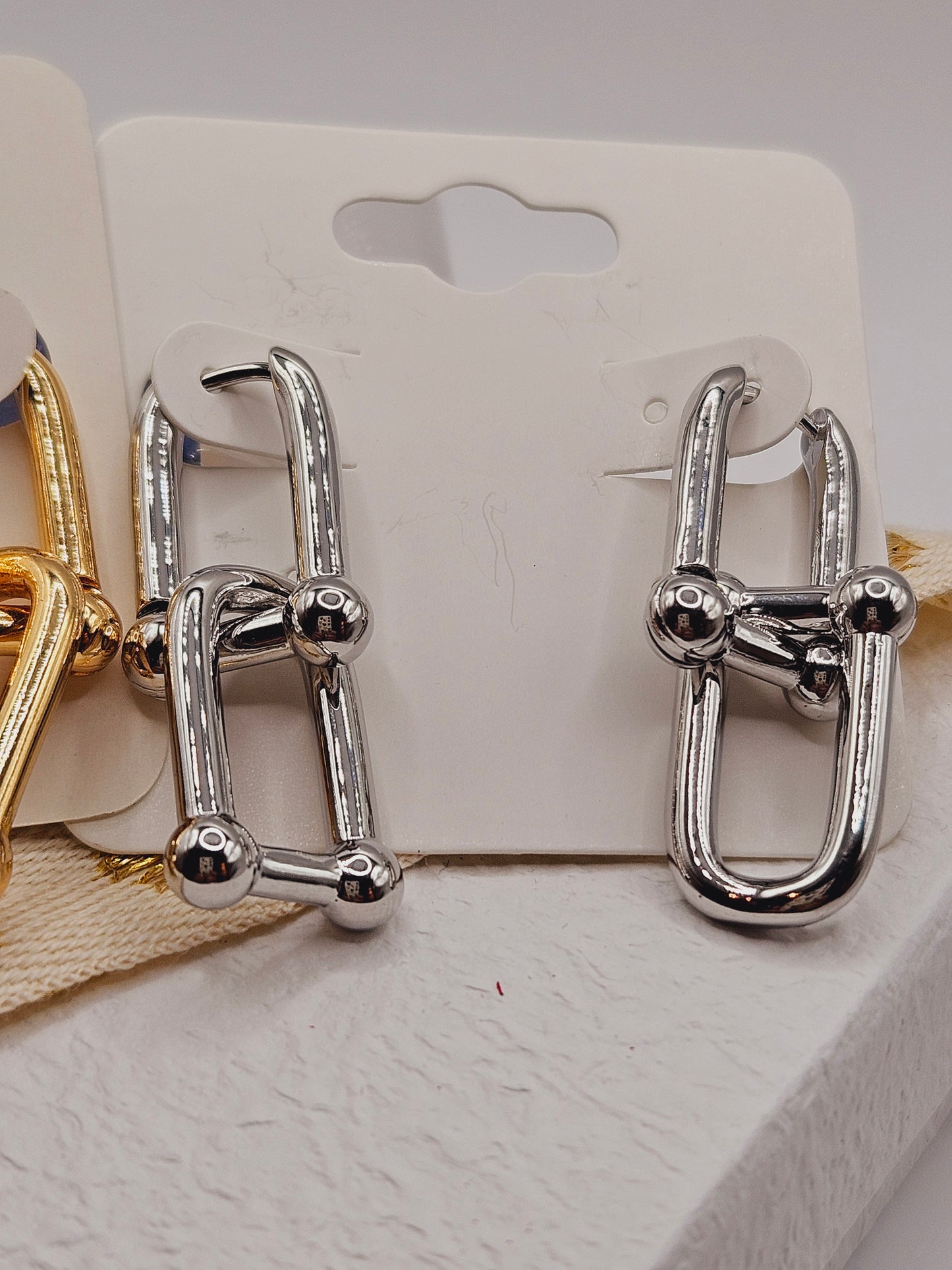 Model chain earrings