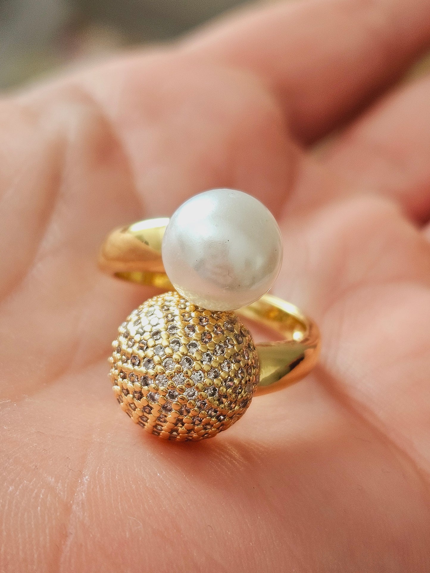 Pearl and zirconio ring