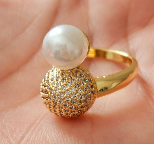 Pearl and zirconio ring