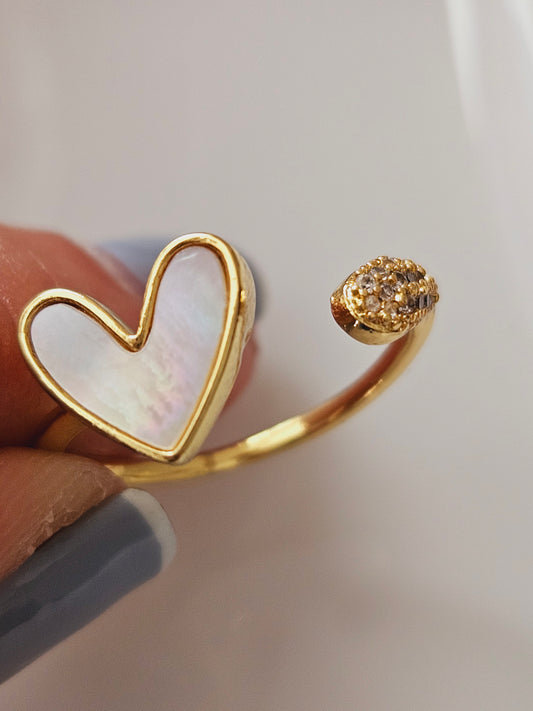 Nacar heart and zirconia ring