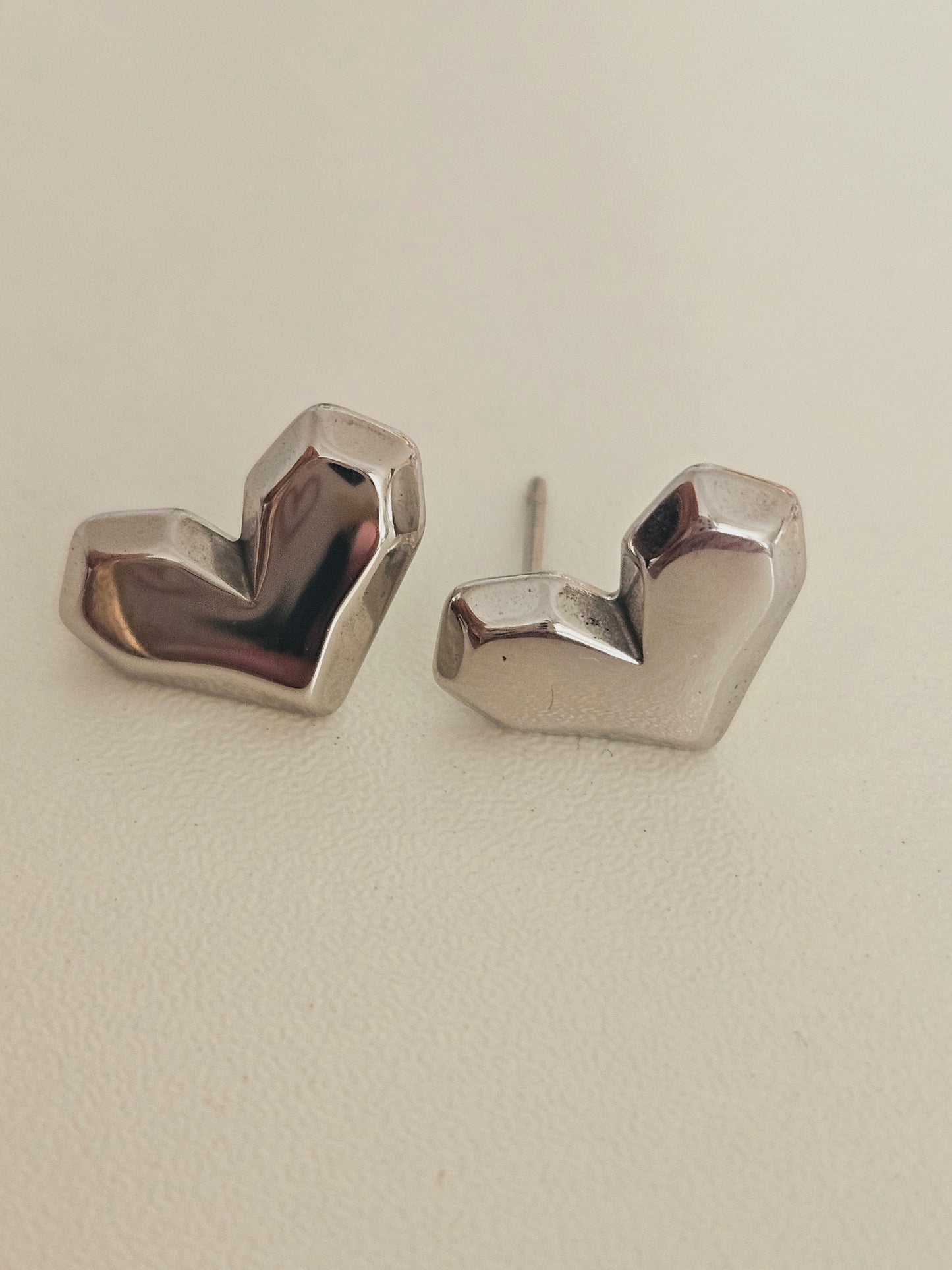 Squared heart earrings