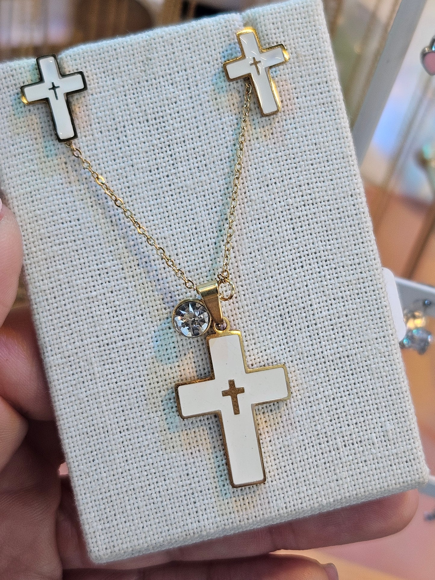 White cross set necklace