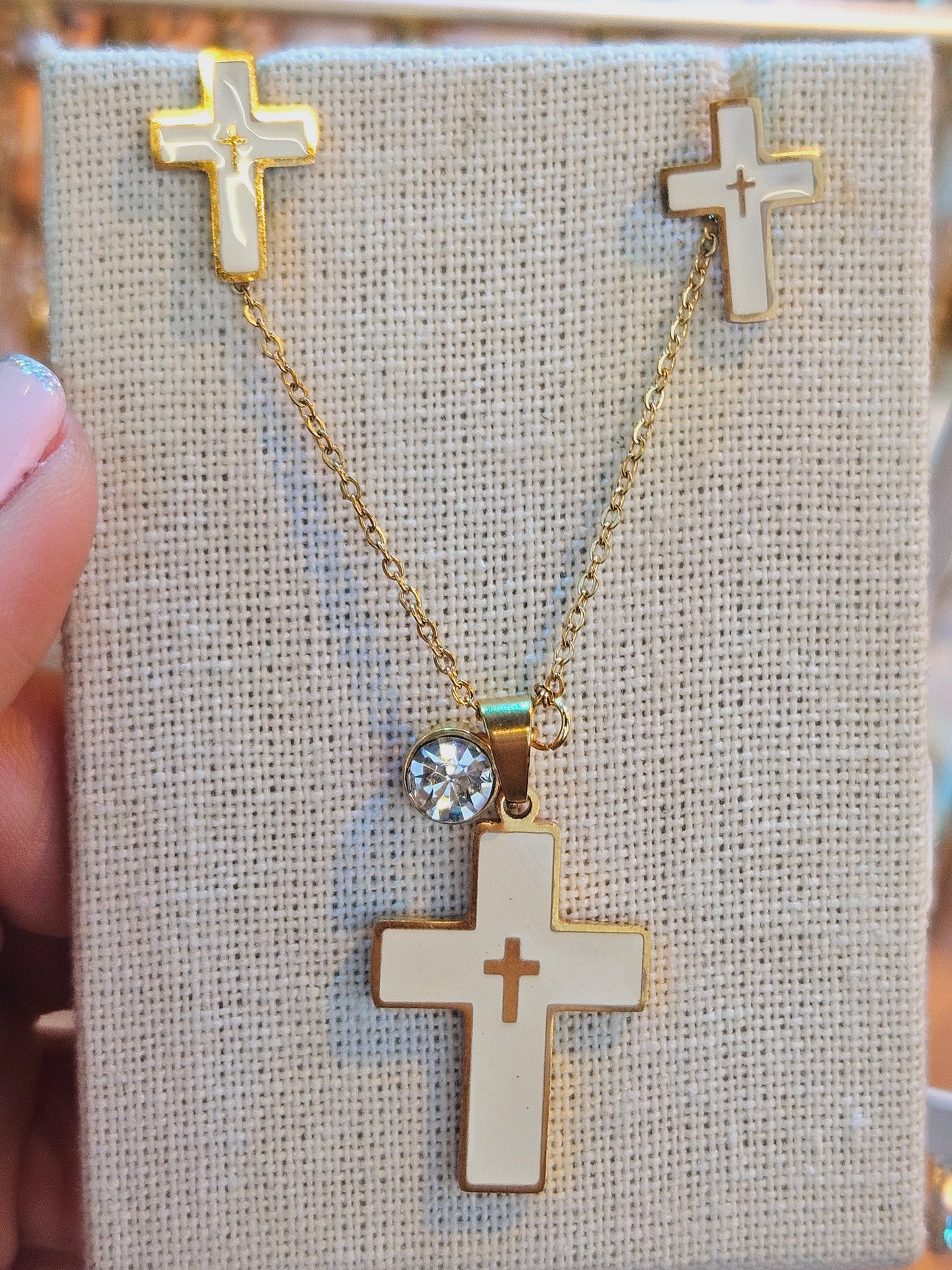 White cross set necklace