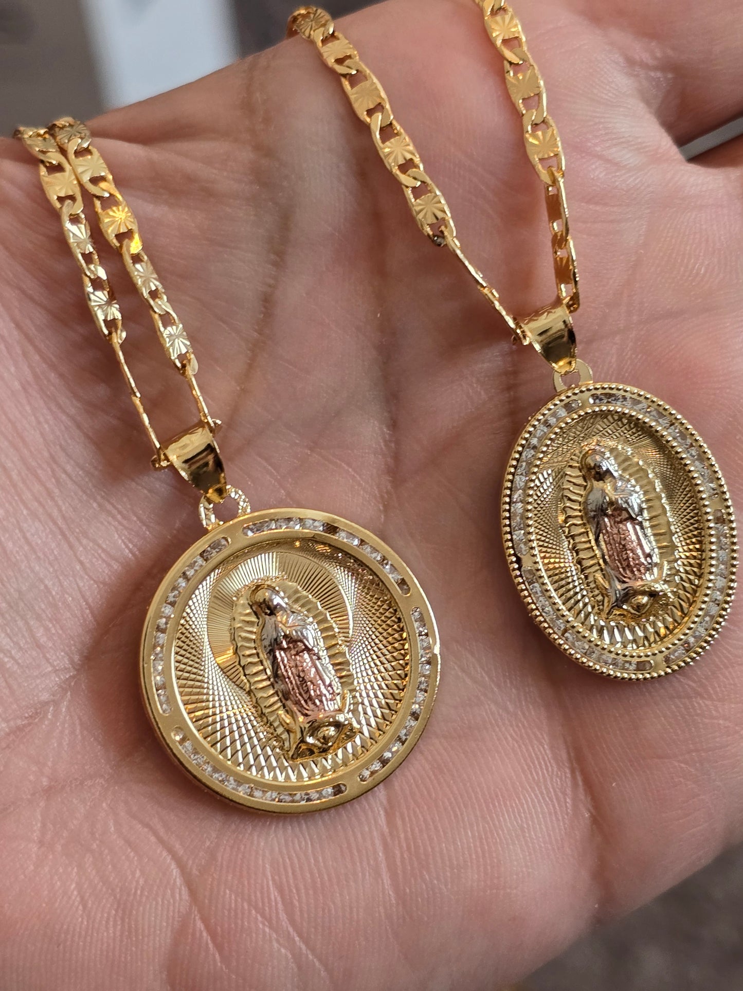 Brazilian Gold/ cadena Oro Brasilero con dije de Virgen