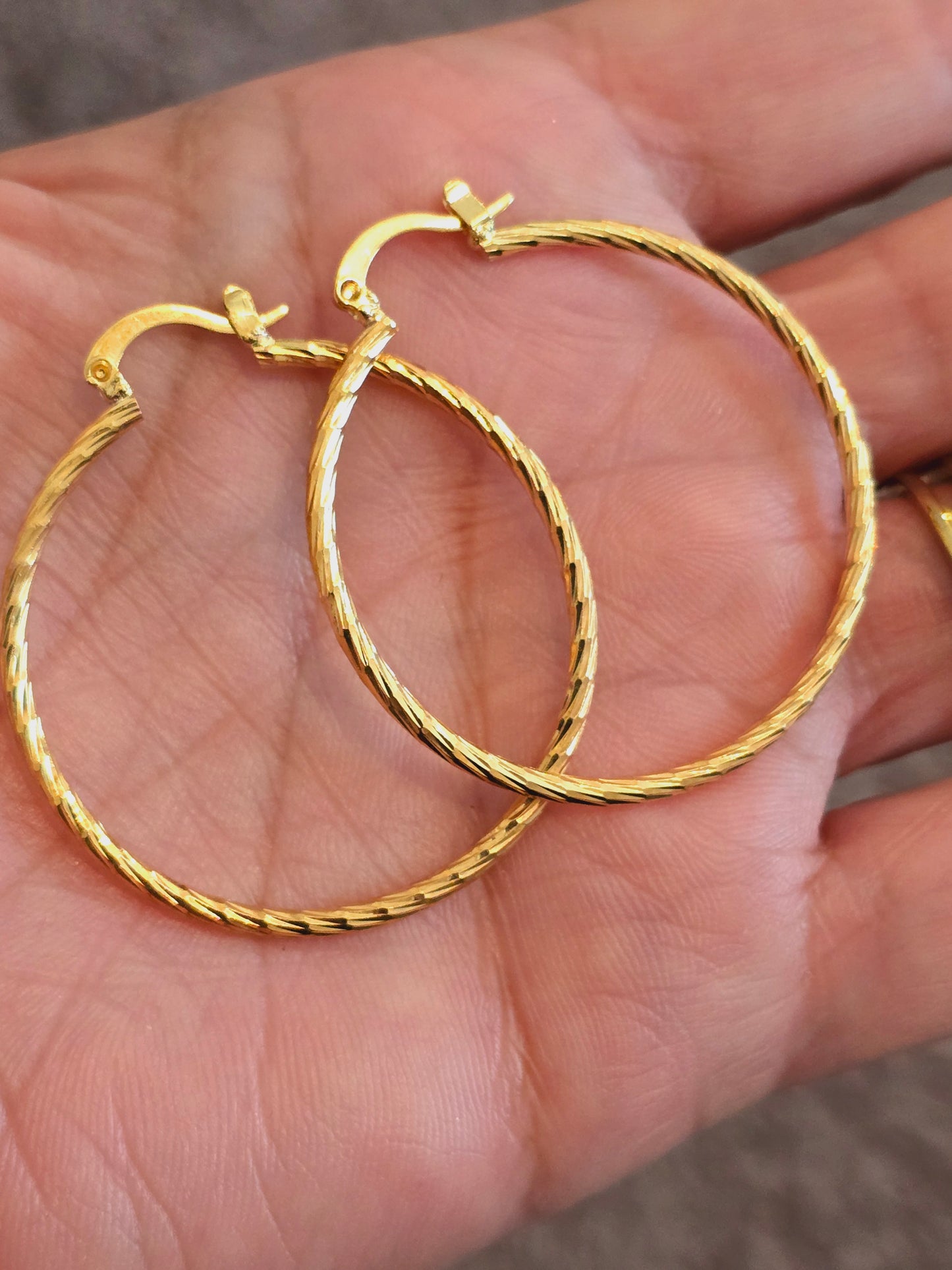 Big Hoops Brazilian gold/ Aretes en Oro Brasilero