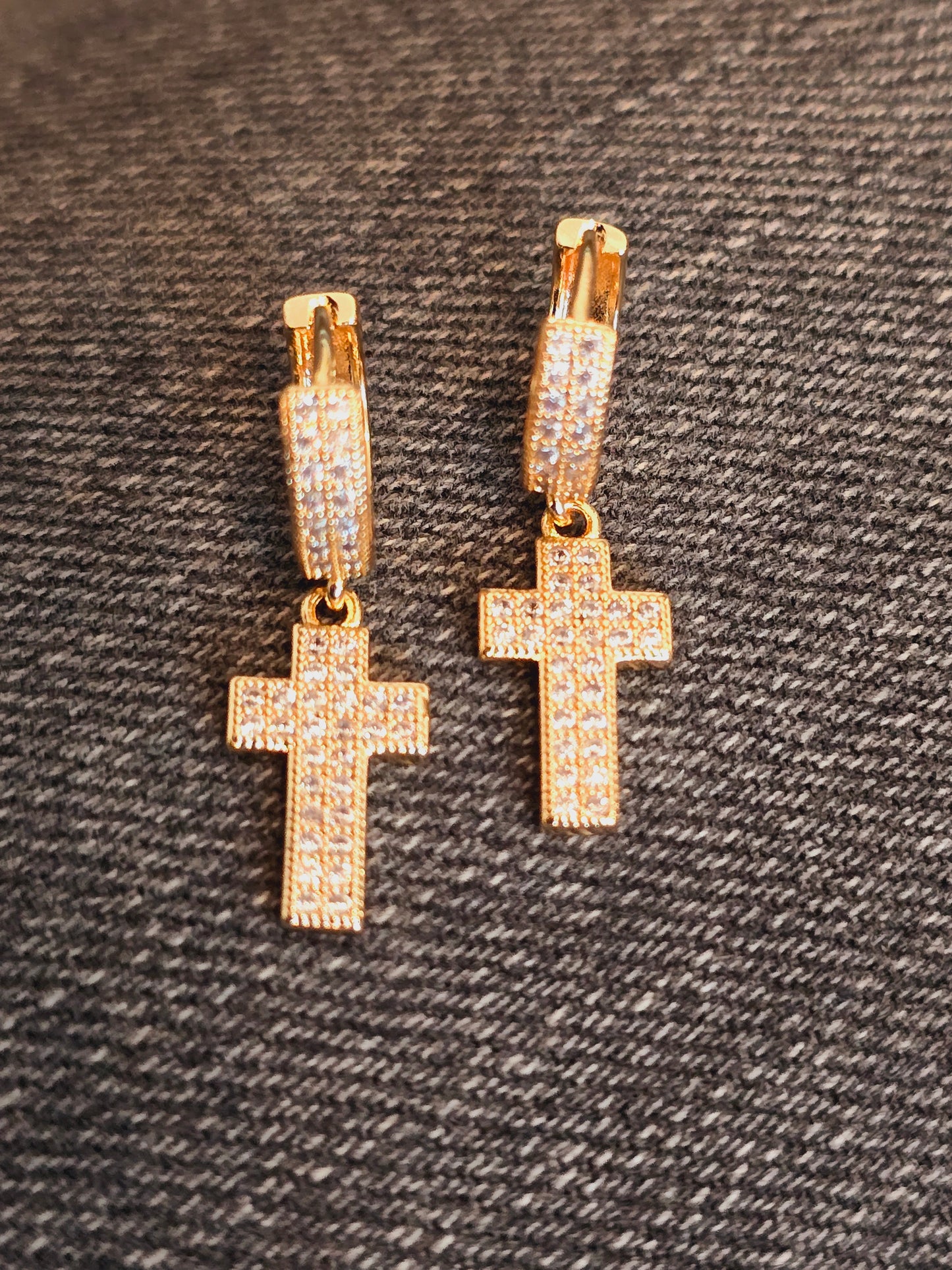 Little cross hoops/zarcillos en Oro de cruz y zirconio