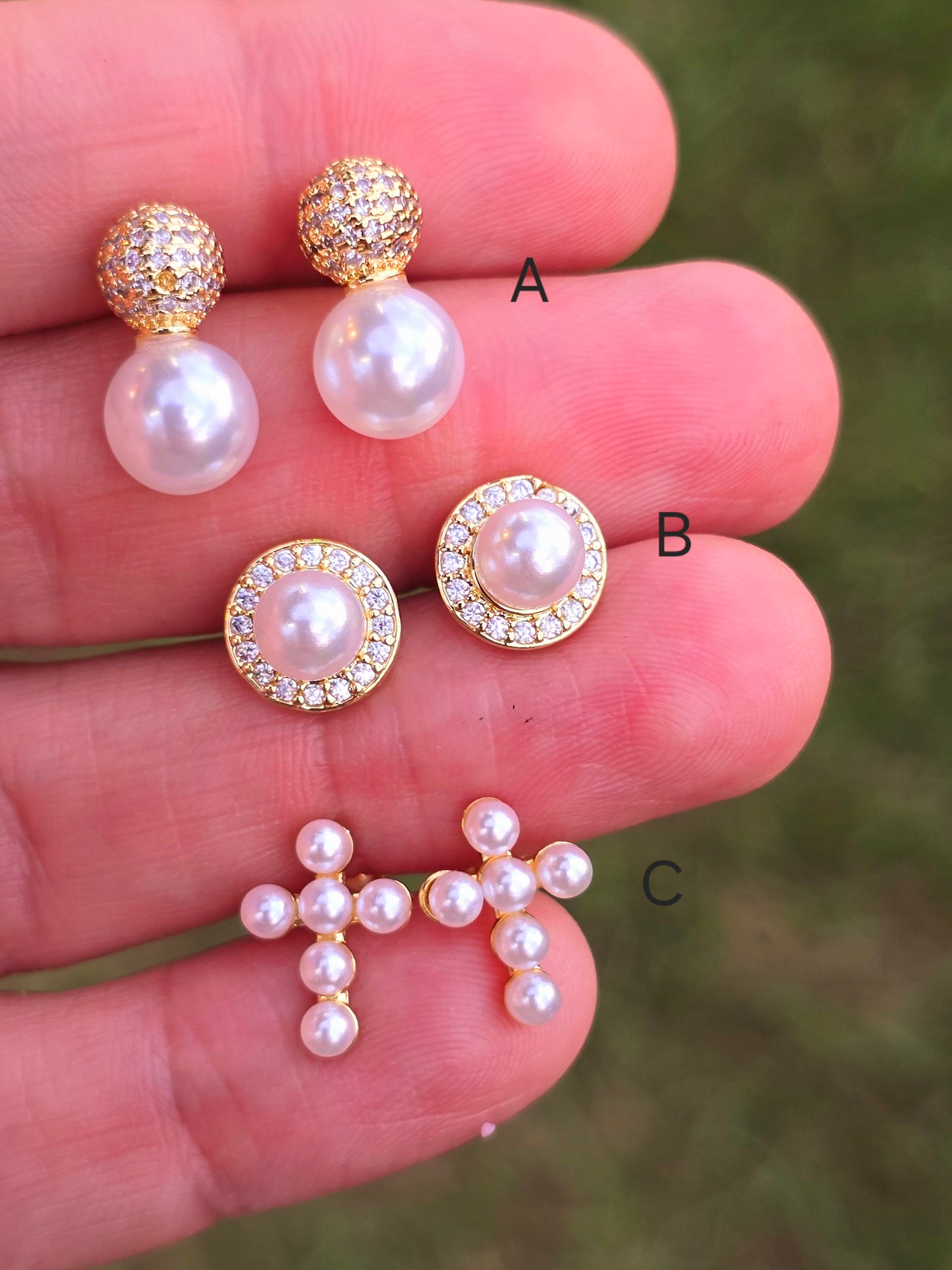 Crystal and pearls studs