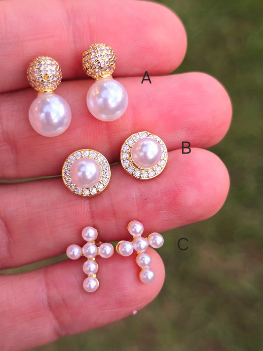 Crystal and pearls studs