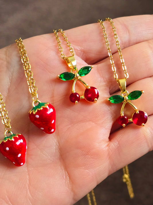 Cherries and strawberries necklaces/Cadena de Cereza y fresa