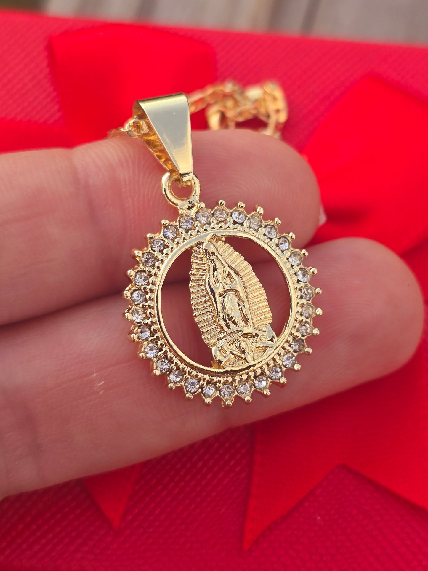 Guadalupe virgin pendant necklace 14K Gold Filled, cadena virgen de Gudalupe. 14K Oro Laminado