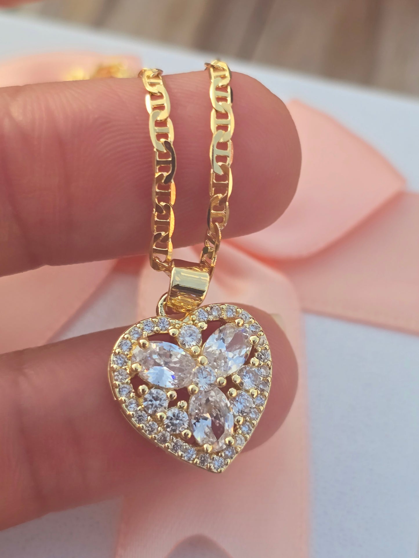 Heart and crystal necklace 14K Gold Filled, cadena de corazon con cristales en Oro Laminado
