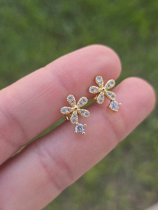 Studs flowers and crystal special aretes de flor con cristal holding gold plated 18K earrings