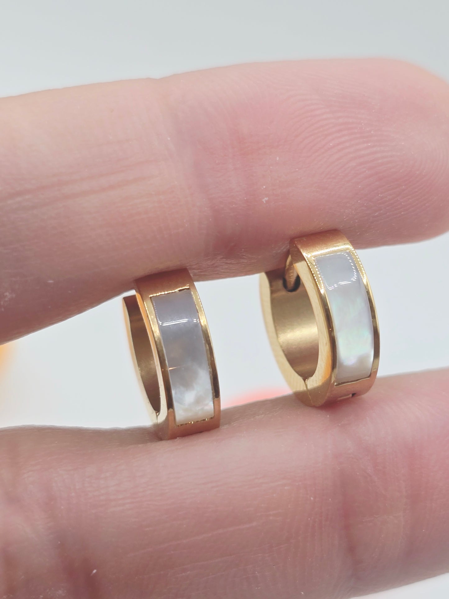 Aretes earring hoops golden stainless steel dorados zarcillos con nacar delgados - Fui Fuiu Jewelry