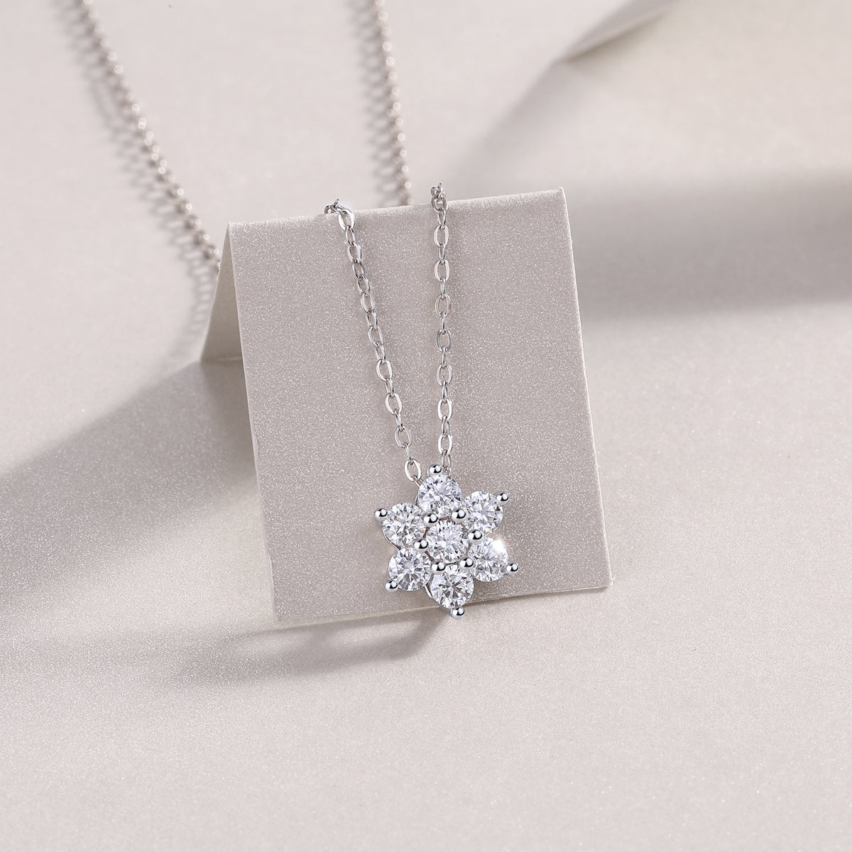 Snowflakes Fluttering - A Fashionable And Luxurious Diamond Jewelry Pendant  With Moissanite S925 Sterling Silver And Platinum Plating