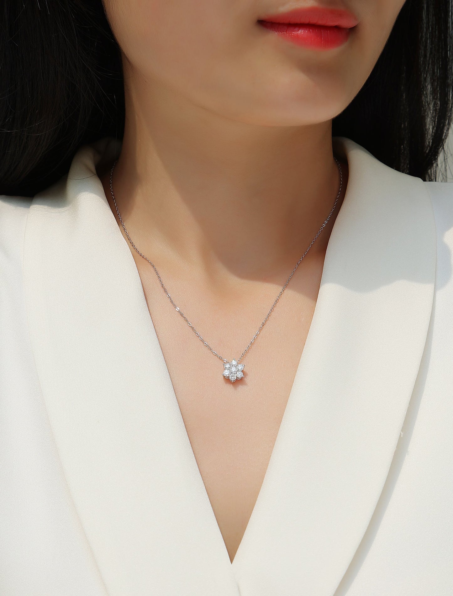 Snowflakes Fluttering - A Fashionable And Luxurious Diamond Jewelry Pendant  With Moissanite S925 Sterling Silver And Platinum Plating