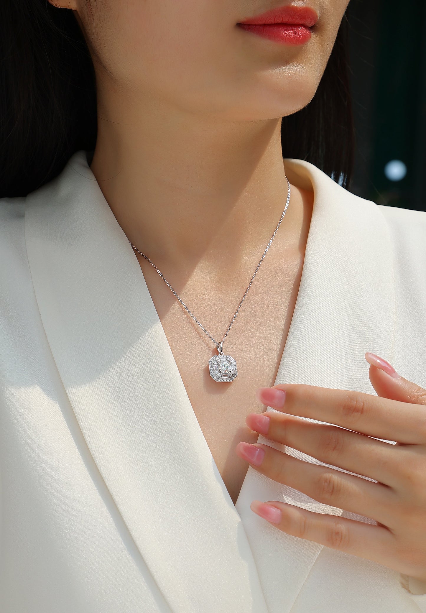 Small Square Bag - A Fashionable And Luxurious Diamond Jewelry Piece  With 1-carat Moissan Diamond S925 Sterling Silver And Platinum-plated Pendant