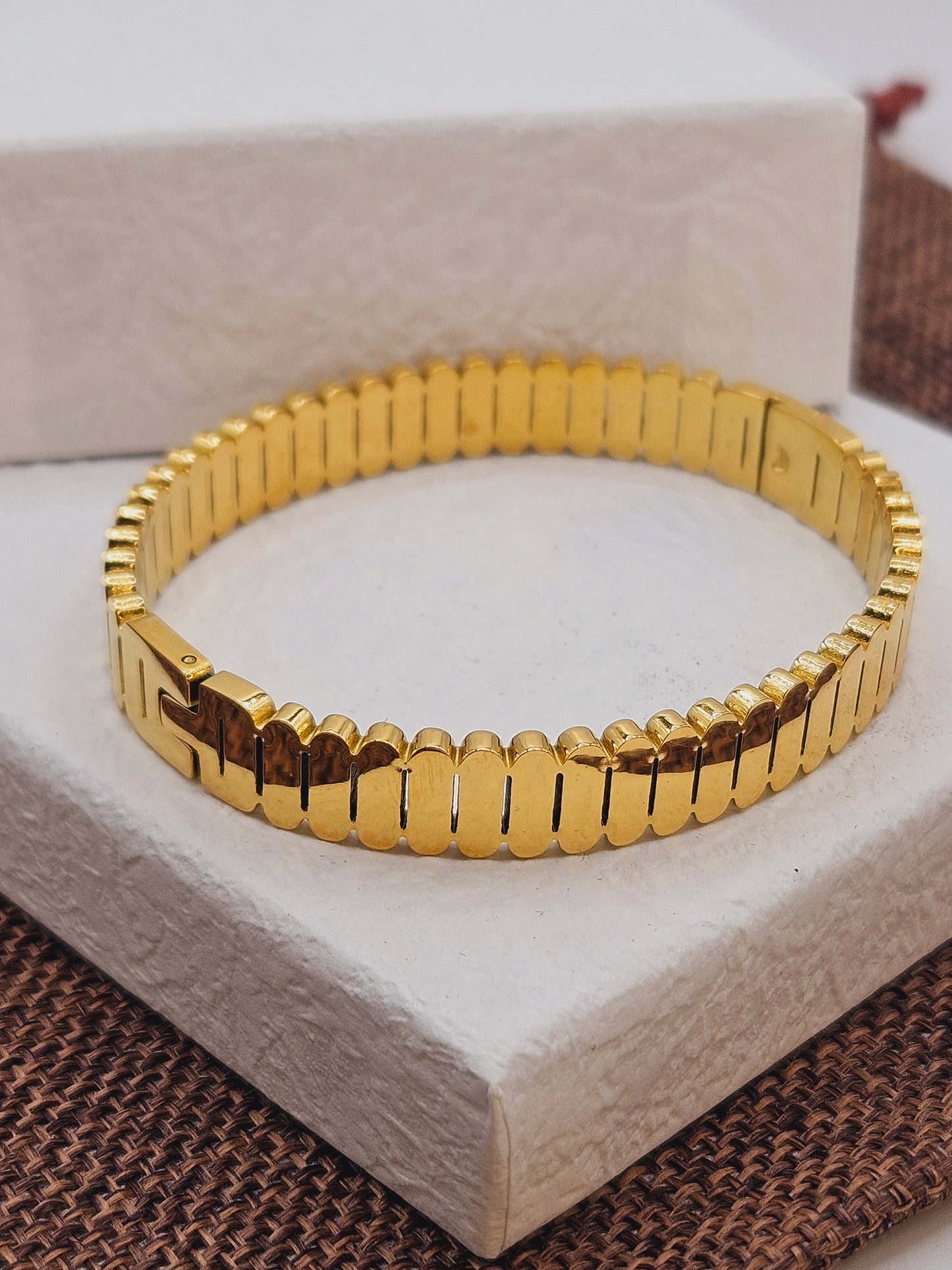 Bangle gold