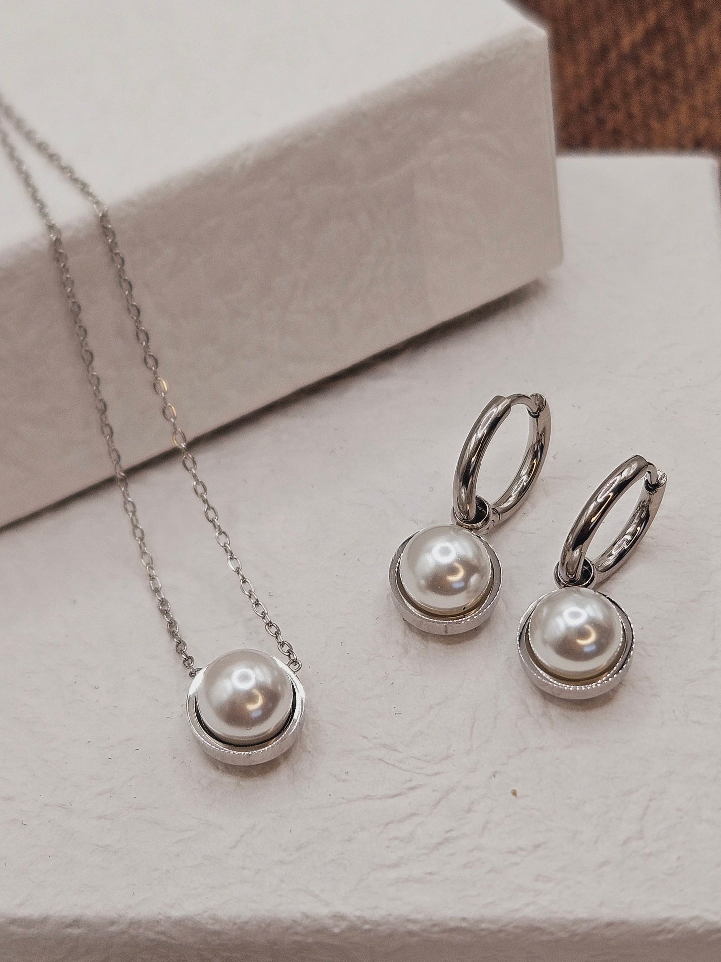 Set silver pearl