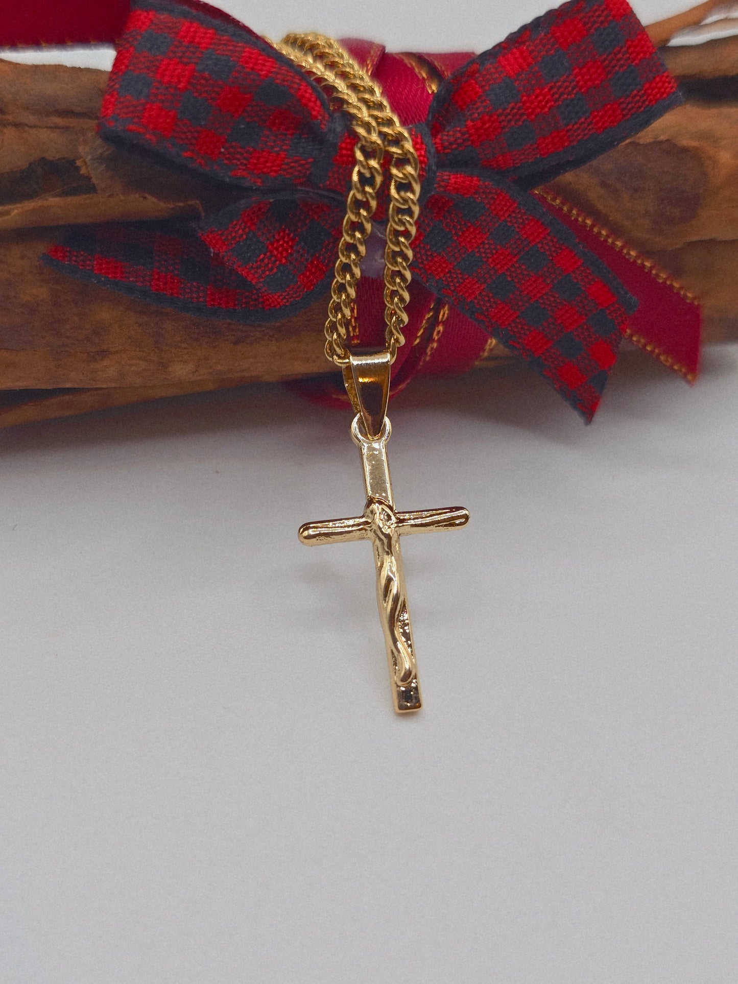 Small cross 14K laminated gold Cadena acero Oro Brasilero diseno de crucifijo pequeno