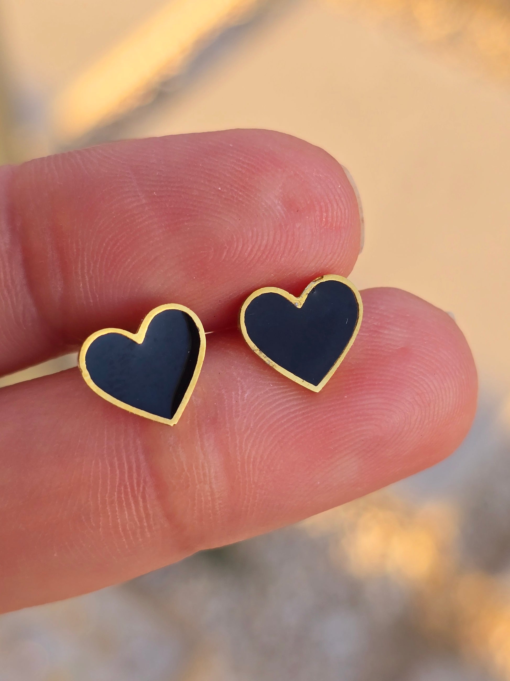 Black heart studs earrings - Fui Fuiu Jewelry