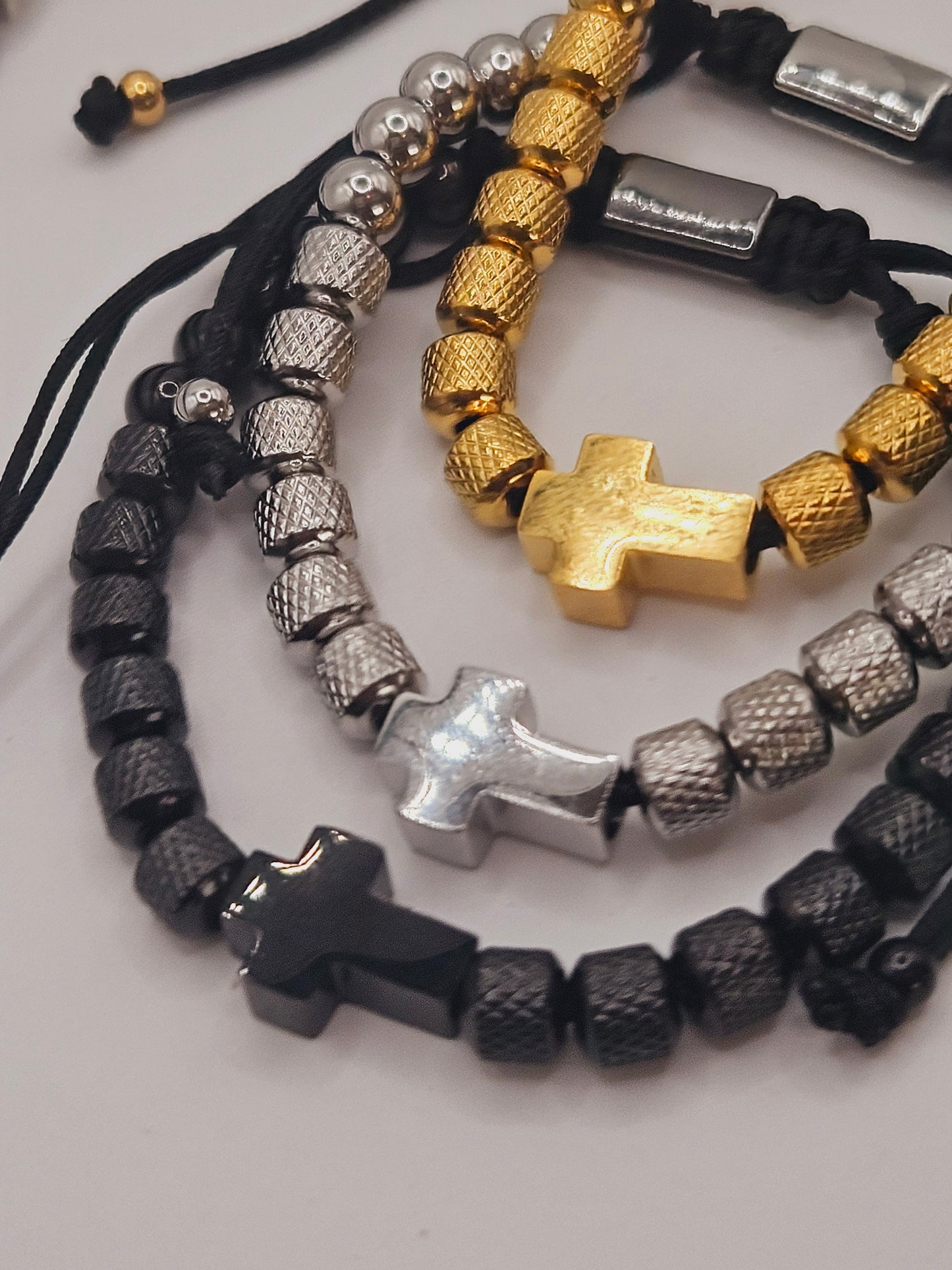 Ajustable cross bracelet for men